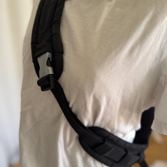 Sling Bag Backpack Tumi Tech Barse Basecamp Transit  Black with Red Interior - Picture 10 of 13